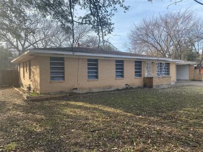 2408 Lake Air Drive, Waco TX 76710 - Photo 2