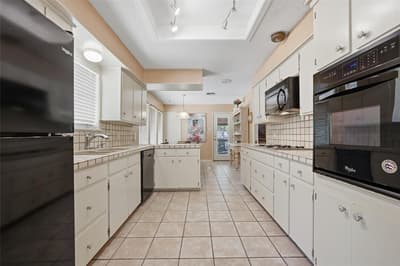 8240 Forest Ridge Drive, Woodway TX 76712 - Photo 4