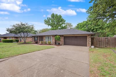 3501 Jasmine Trail, Arlington TX 76017 - Photo 2