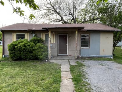 320 S Manson Street, Wolfe City TX 75496