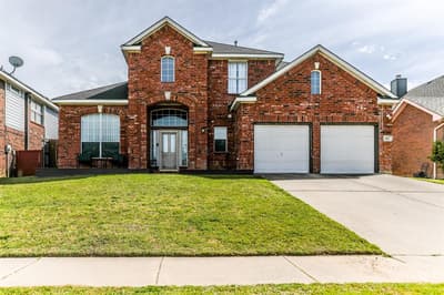 611 Laura Lane, Grand Prairie TX 75052 - Photo 2