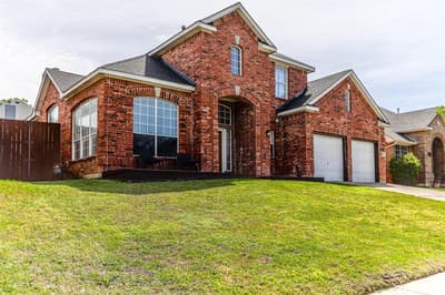 611 Laura Lane, Grand Prairie TX 75052 - Photo 3