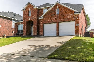 611 Laura Lane, Grand Prairie TX 75052
