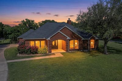 2601 Trail Tree Court, Burleson TX 76028