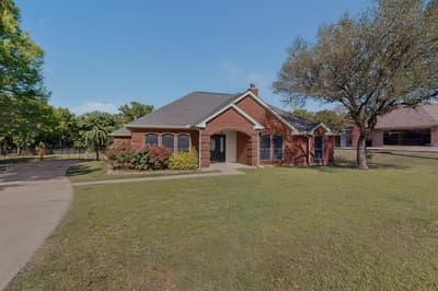 2601 Trail Tree Court, Burleson TX 76028 - Photo 4