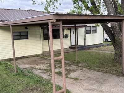 204 Bluffview Drive, Brownwood TX 76801 - Photo 2