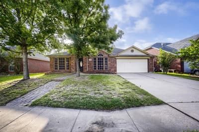 915 Hidden Oaks Drive, Burleson TX 76028