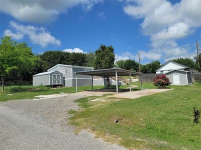 902 DEVILS RIVER Drive, Granbury TX 76048 - Photo 4