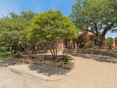 9502 Moss Haven Drive, Dallas TX 75231 - Photo 2