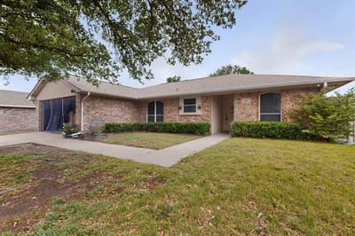 412 Tara Lane, Red Oak TX 75154
