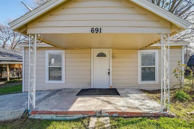 691 Meadow Park Drive, White Settlement TX 76108