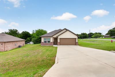 1311 E Apache Trail, Granbury TX 76048 - Photo 2