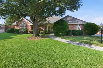 729 Bent Tree Court, Hurst TX 76054