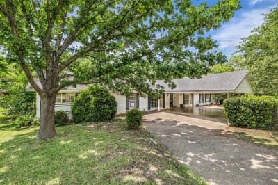 1208 Knotty Oaks Drive, Woodway TX 76712 - Photo 2