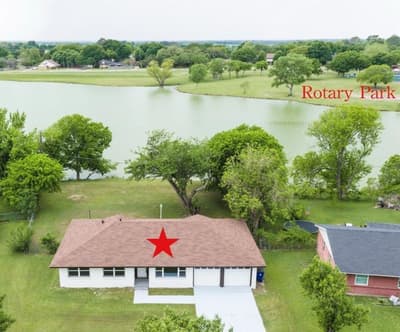 536 Lakeshore Drive, Ennis TX 75119