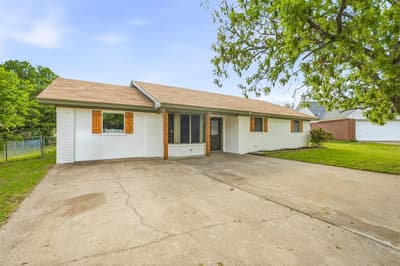 115 Doublehorn Street, Stephenville TX 76401 - Photo 2