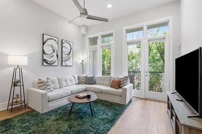 381 E Greenbriar Lane # 1002, Dallas TX 75203