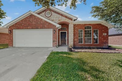 612 Mooney Drive, Saginaw TX 76179