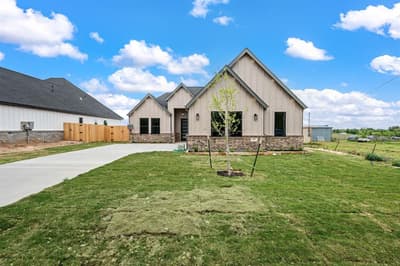 806 N Avenue E, Springtown TX 76082 - Photo 2