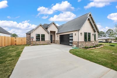 806 N Avenue E, Springtown TX 76082
