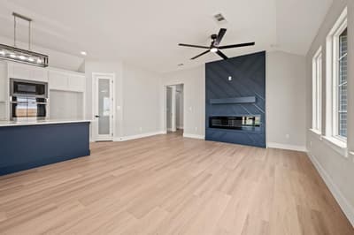806 N Avenue E, Springtown TX 76082 - Photo 5