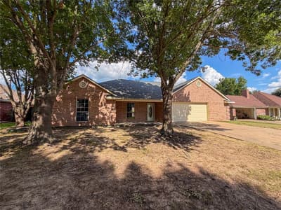 2204 N Village Drive, Bonham TX 75418