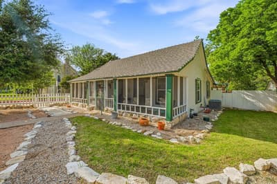 401 E Bridge Street, Granbury TX 76048 - Photo 3