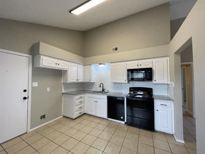 4104 GREEN ACRES Circle, Arlington TX 76017 - Photo 5