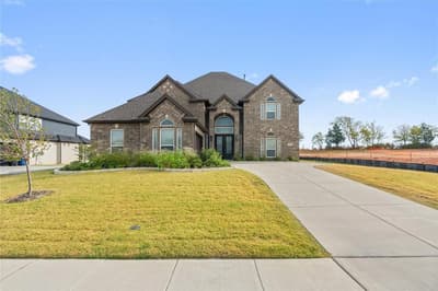 704 S HIDDEN LAKES Drive, DeSoto TX 75115