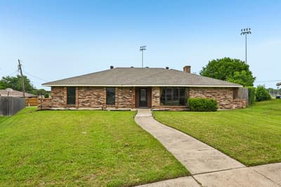 813 Oakbluff Drive, Lancaster TX 75146