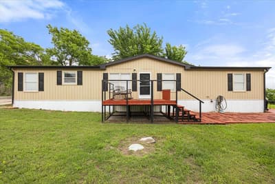 5821 Parkside Court, Granbury TX 76048 - Photo 3