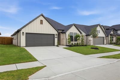 4628 Commack Drive, Fort Worth TX 76135 - Photo 2
