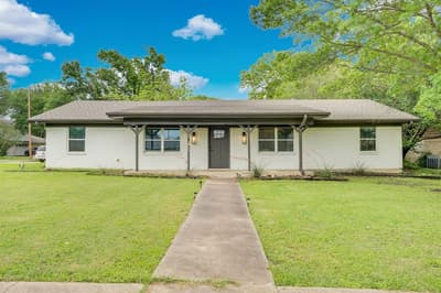 1104 Williamsburg Drive, Ennis TX 75119