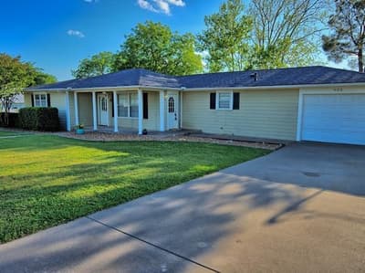 933 N Main Street, Muenster TX 76252