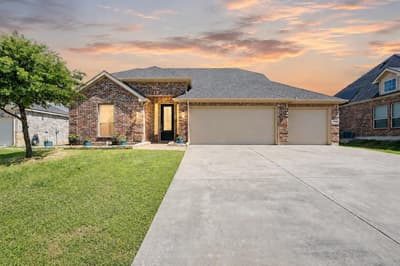 557 Lake Bluff Avenue, Oak Point TX 75068