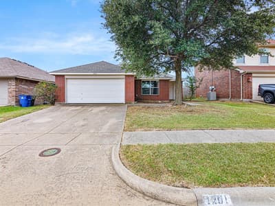 1201 Vicksburg Drive, Ennis TX 75119 - Photo 2