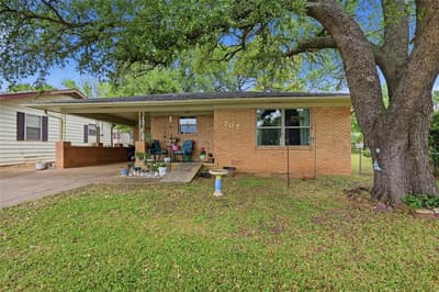 707 W Brock Street, Denison TX 75020 - Photo 2