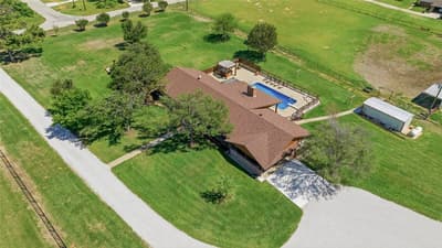 911 Mcvoid Road, Springtown TX 76082 - Photo 5