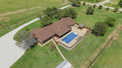 911 Mcvoid Road, Springtown TX 76082 - Photo 4