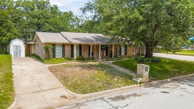 3401 Hampshire Drive, Arlington TX 76013 - Photo 2