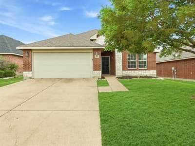 904 Grant Street, Burleson TX 76028