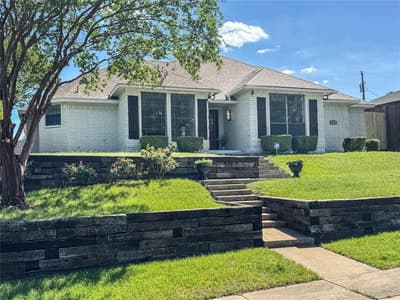 418 Whispering Hills Drive, Duncanville TX 75137