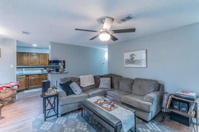 1901 Cloisters Drive # 914, Arlington TX 76011 - Photo 2