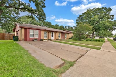 1125 Hillwood Drive, Lewisville TX 75067 - Photo 2