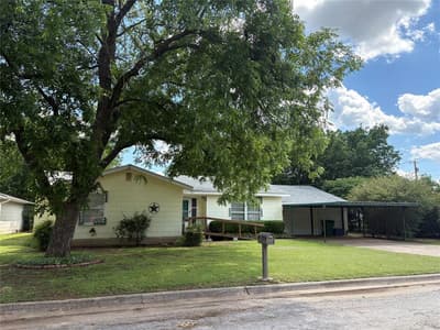 919 W. COLLEGE Highway, Jacksboro TX 76458