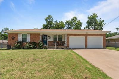 107 Woodard Avenue, Cleburne TX 76033