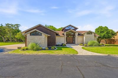 624 Williamsburg Court, Granbury TX 76048 - Photo 4