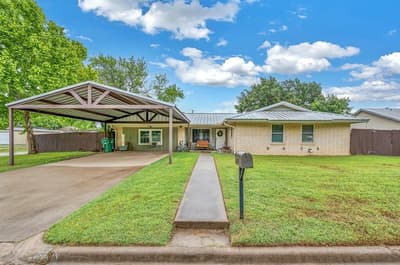902 S Avenue L, Clifton TX 76634