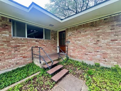 2425 Wendy Lane, Waco TX 76710 - Photo 2
