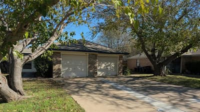 6709 Ridgecrest Court, Fort Worth TX 76133 - Photo 2